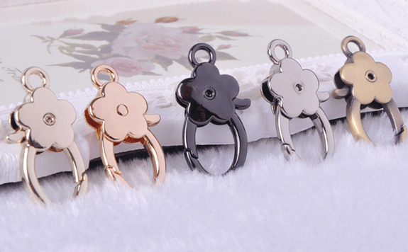 夏季新上市的一款金屬鑰匙扣