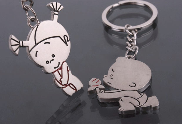 軟膠情侶鑰匙扣獲取她的芳心